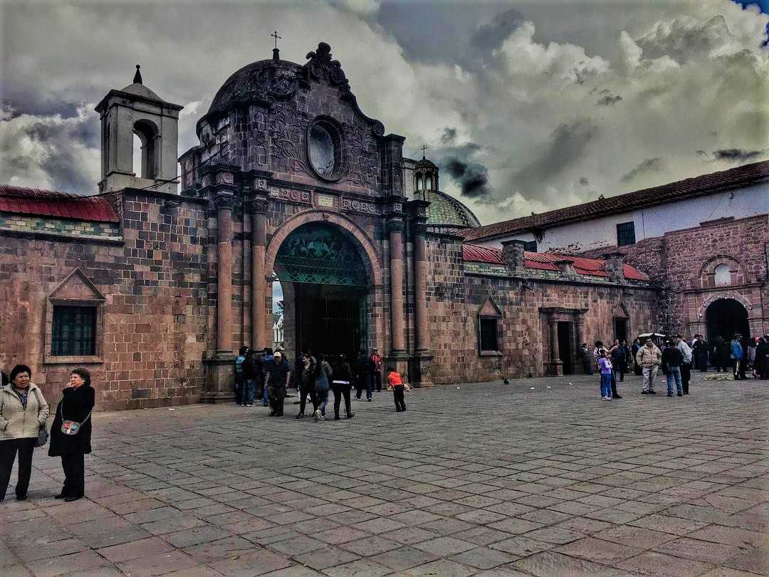 Cementerio La Almudena: Historia, arte y tradiciones en Cusco