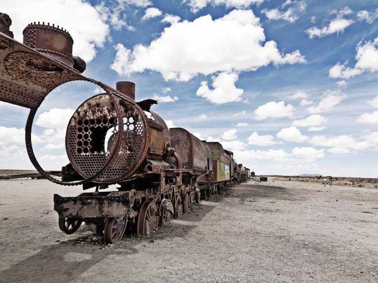 El cementerio de trenes olvidados en Bolivia
