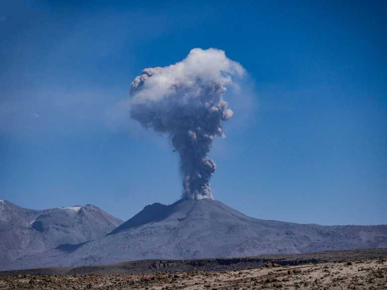 El Volcán Sabancaya en Actividad Constante