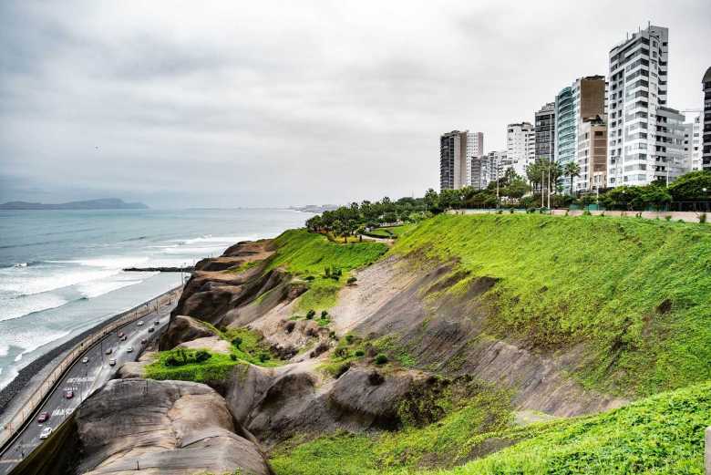 La belleza natural de la costa verde de Lima