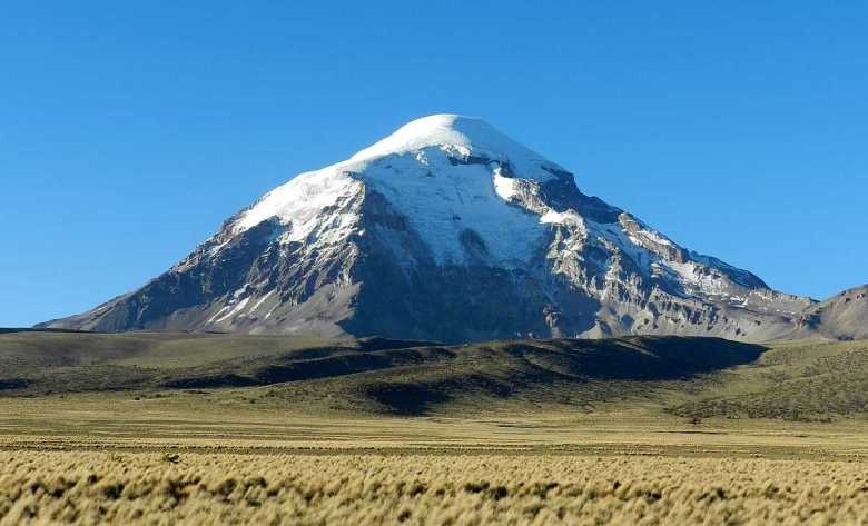 Majestuoso Nevado Sajama es la Montaña más Alta de Bolivia