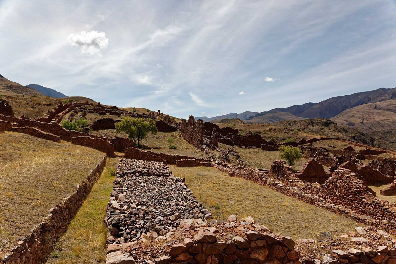 Pikillaqta la ciudad preincaica de los Wari en Cusco