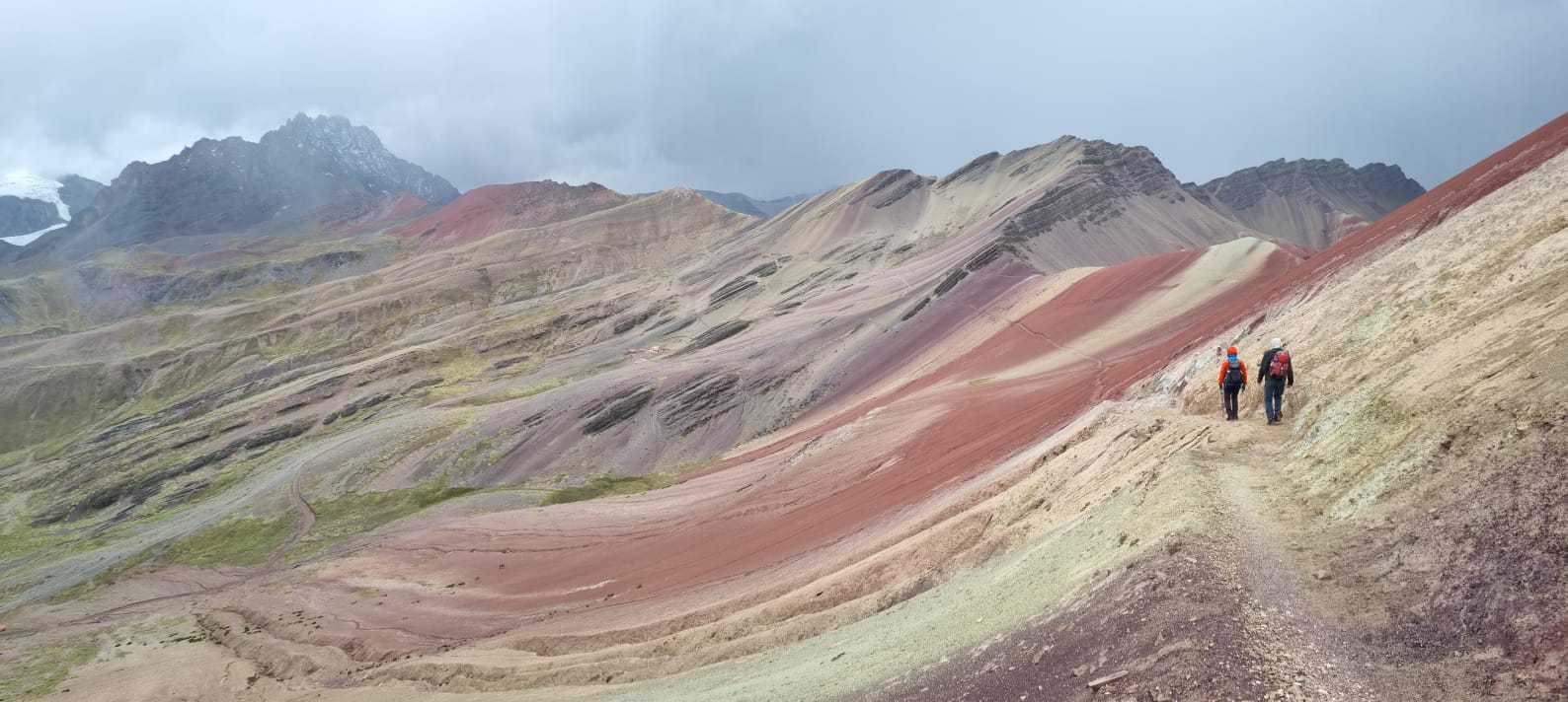 Trekking de las 7 Lagunas de Ausangate vs. Montaña de Colores