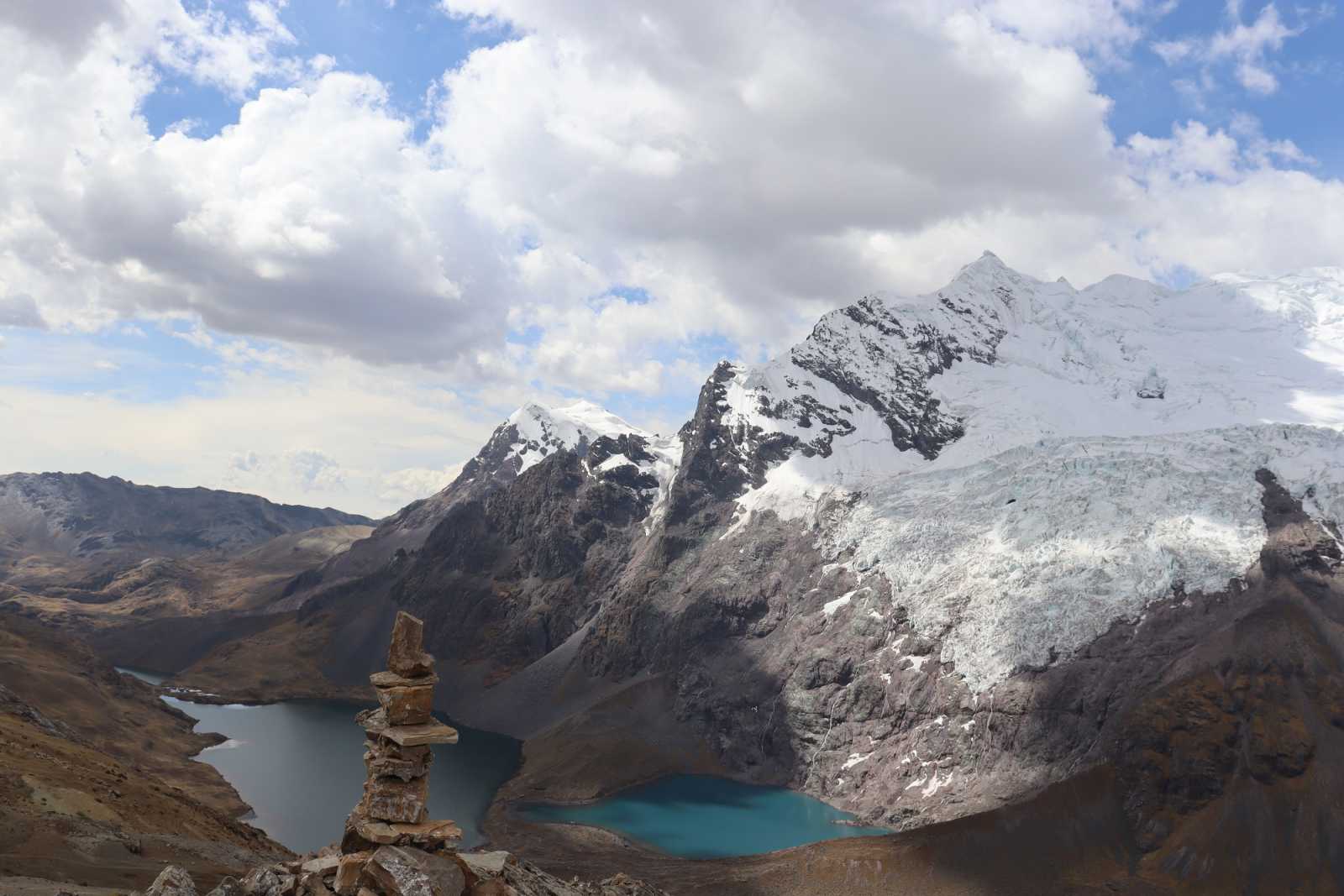 Apacheta Pass is one of the most beautiful passes overlooking the lagoons.