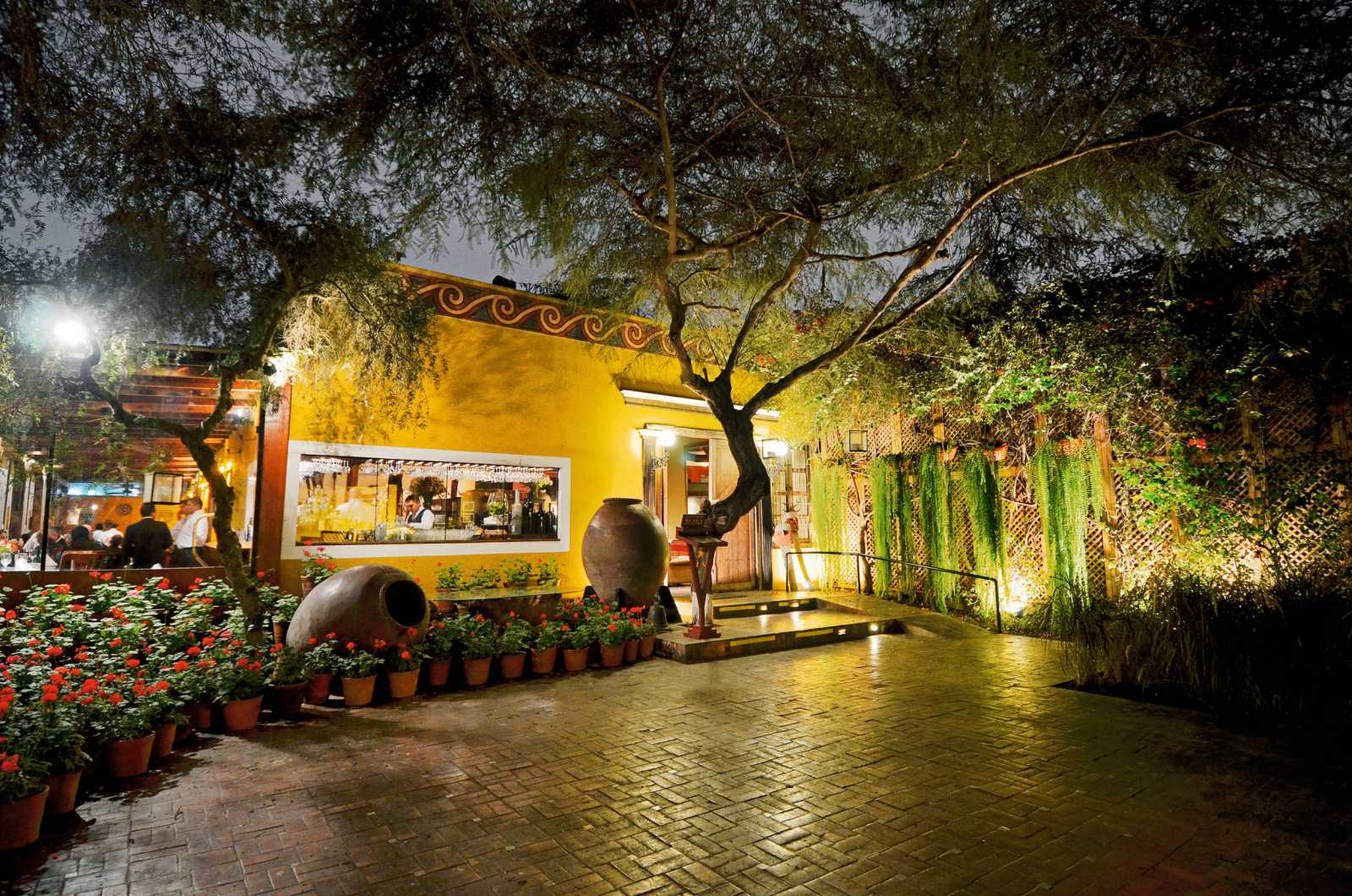 Huaca Pucllana Restaurante – Cena junto a un sitio arqueológico