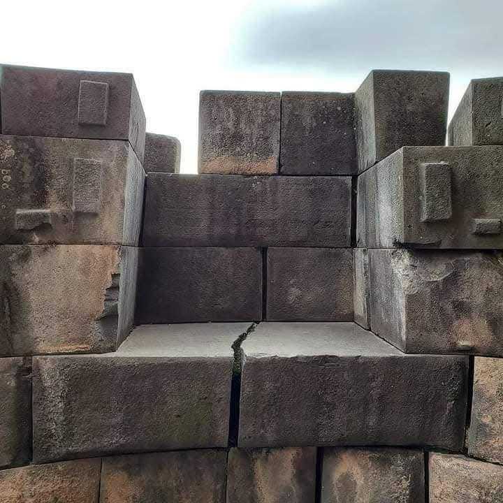 Interior del Qoricancha con arquitectura inca y colonial