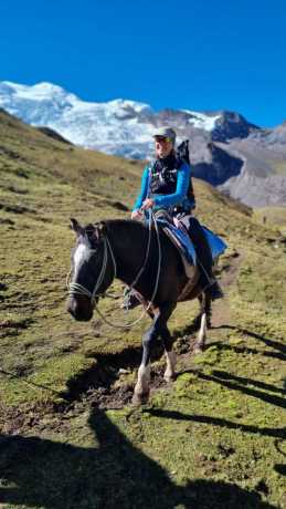 Horseback trekking experience in Ausangate with views of the glacier and Andean grasslands