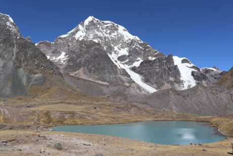 The 7 lakes of Ausangate during the Jampa climb