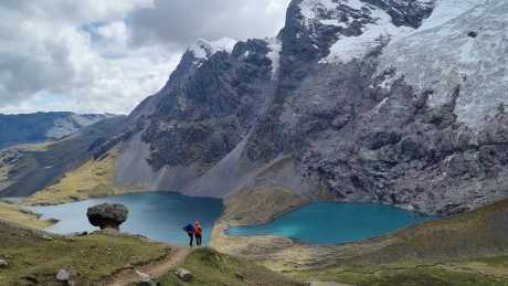 Scenic hike in Ausangate with glacier lagoons during the horseback trekking tour