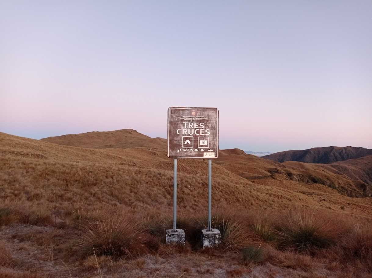 Mirador de Tres Cruces: Amanecer mágico en Paucartambo