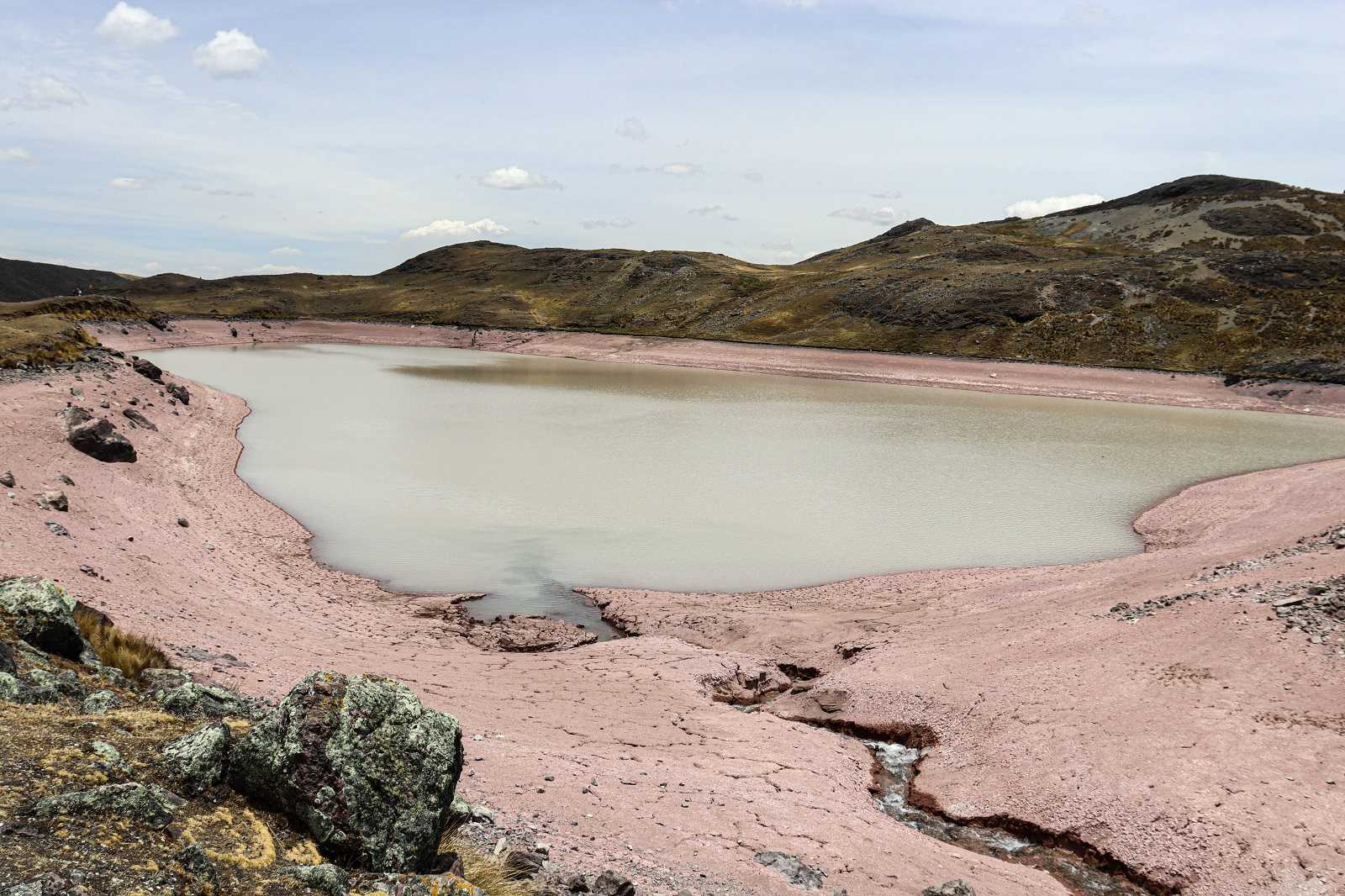 Small Red Lake is the red color of the 7 Ausangate lakes