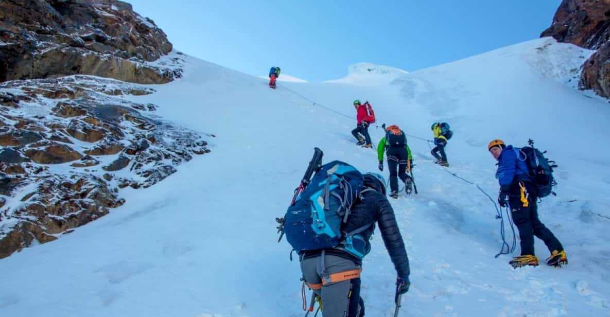 Escalada al Pico Mateo (5,150 m) – Full Day desde Huaraz