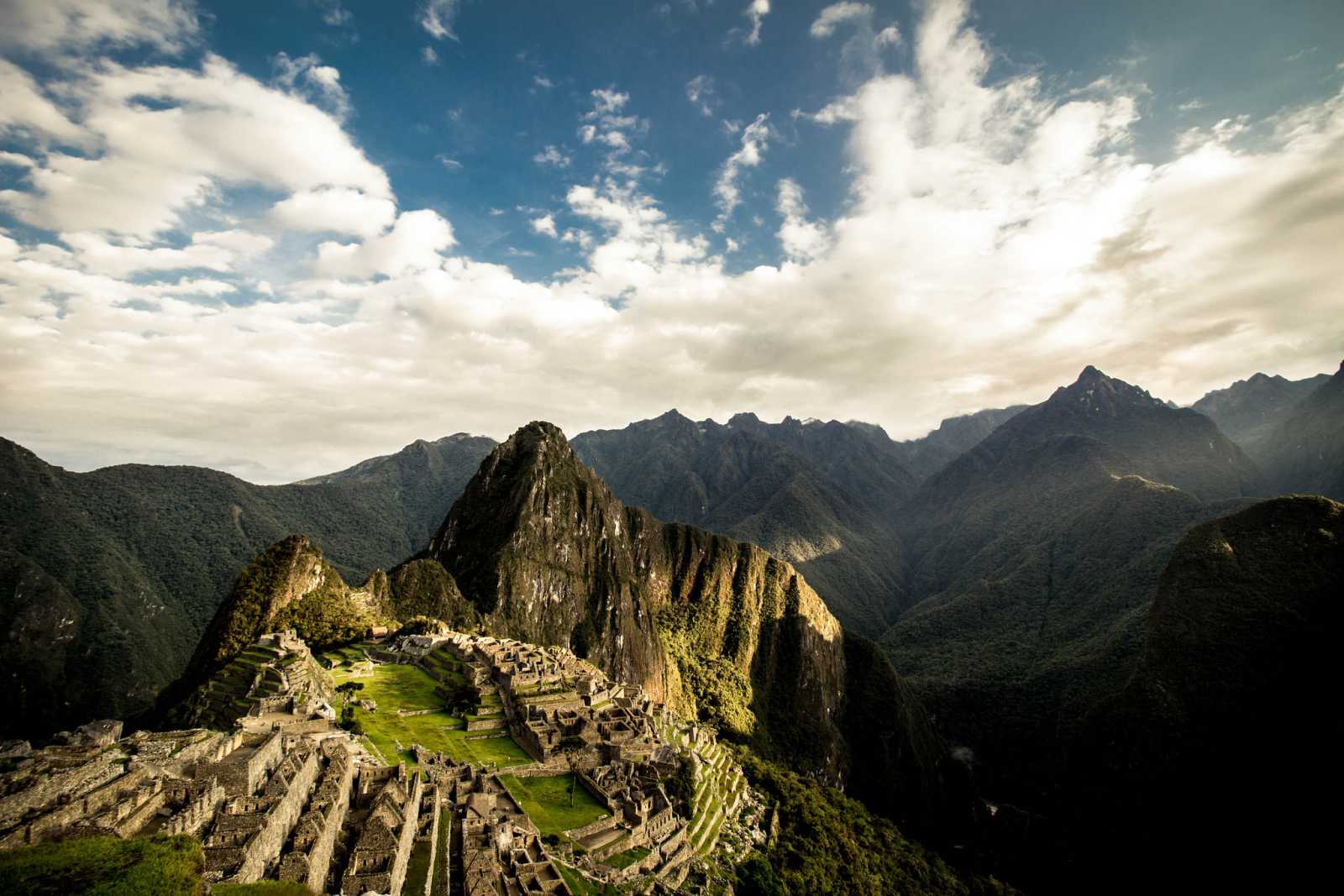 Tour a Machu Picchu y Valle Sagrado 2 Días - Huillca Expedition